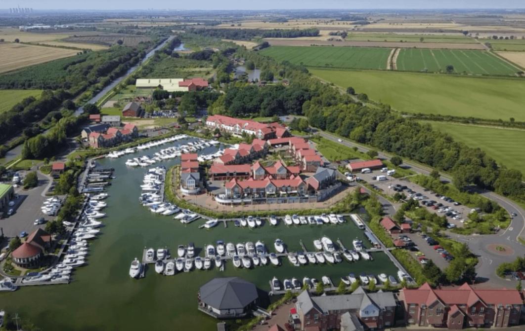 Lincoln Floating Holidays Eksteriør bilde